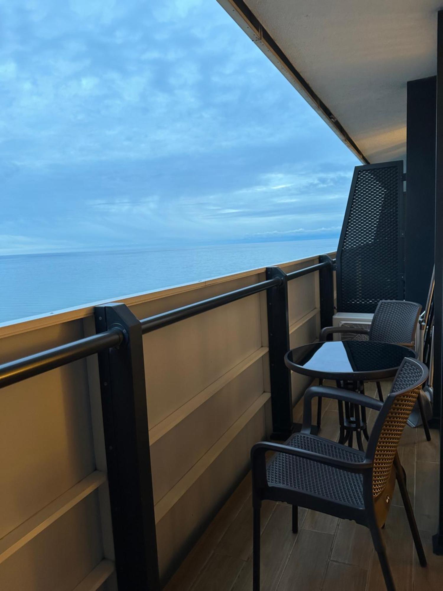 Orbi City Aparthotel Sea View Batumi Exterior foto